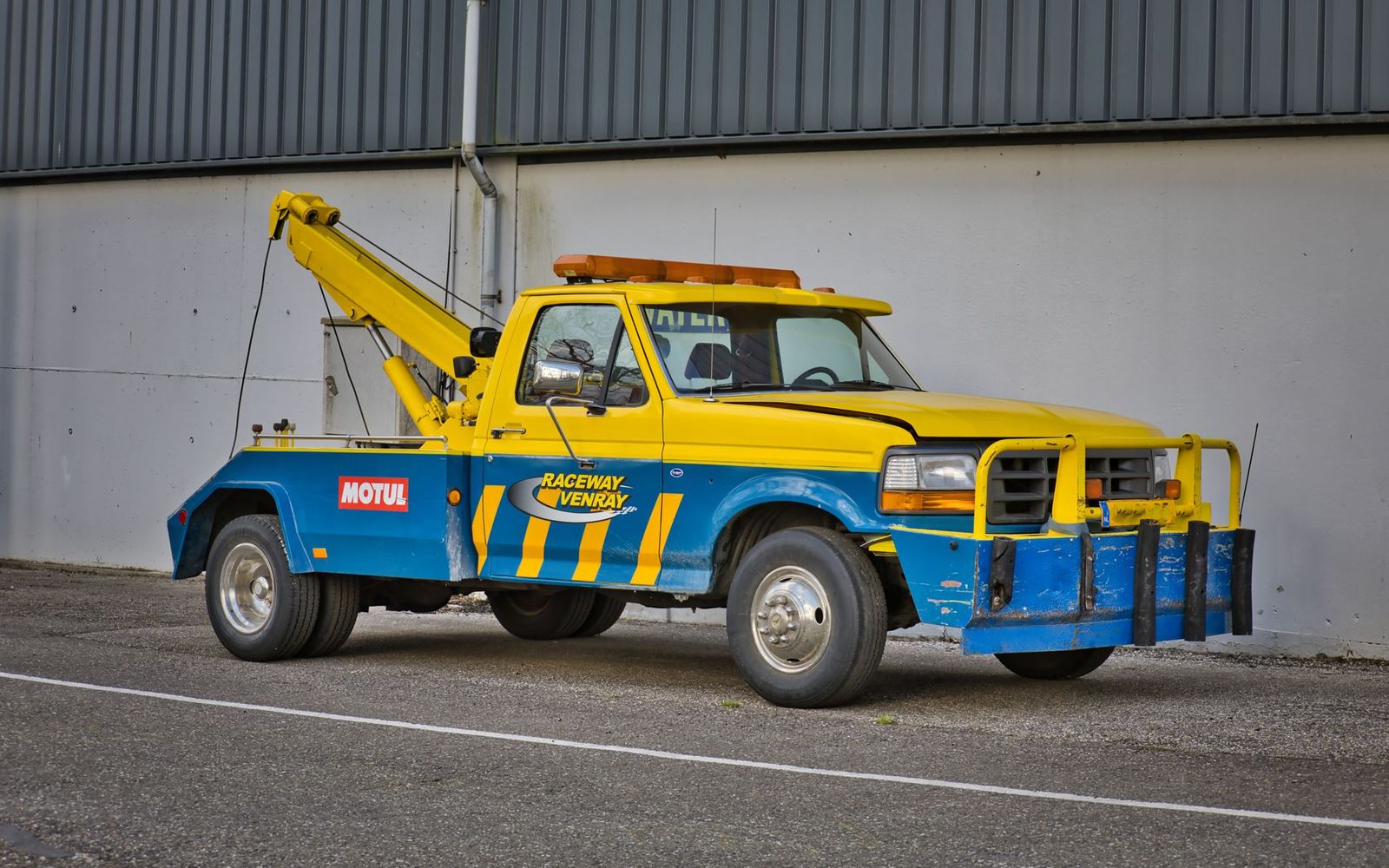 Towing in Waterloo, IA by Waterloo Tow Pros
